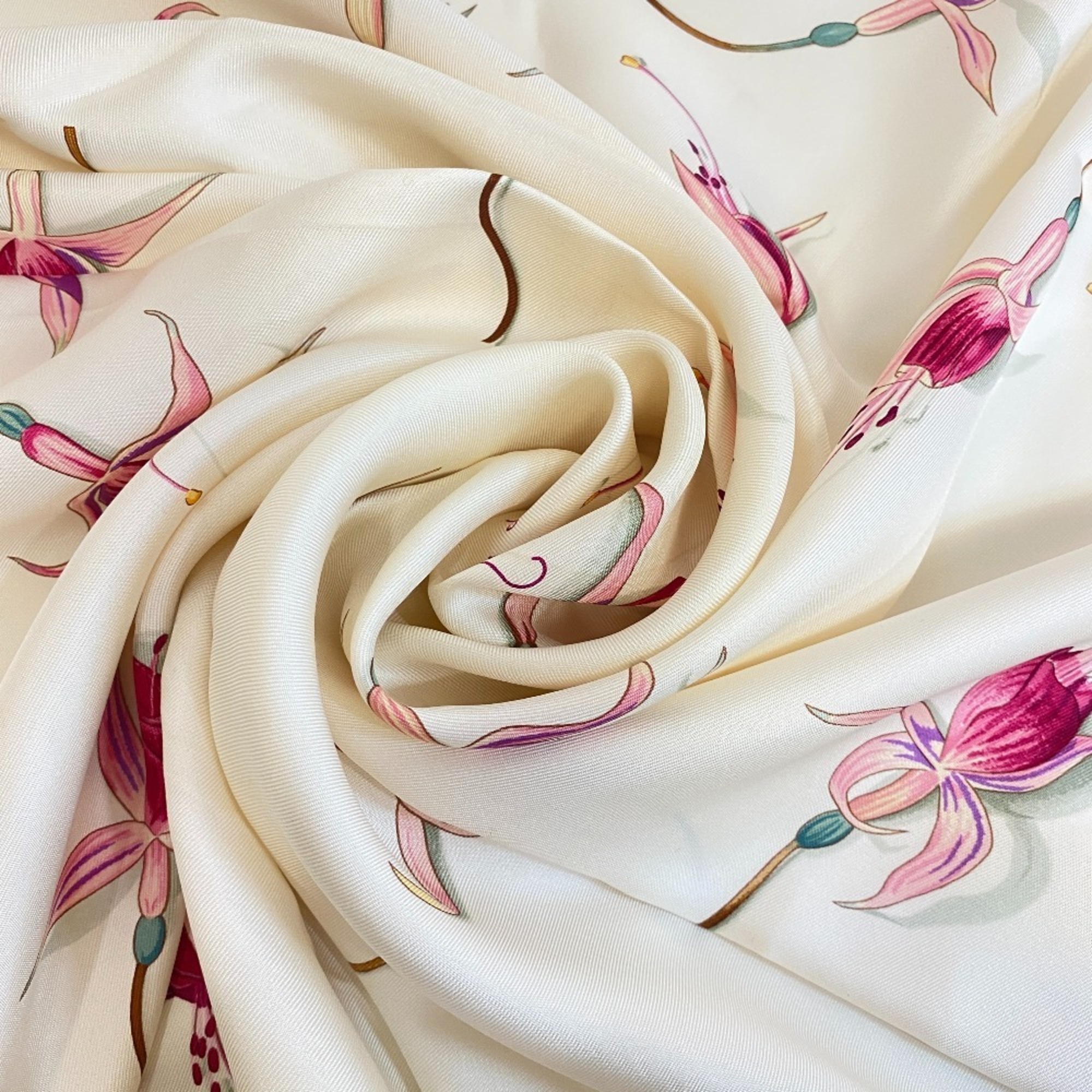 HERMES Fleurs de Fuchsia Scarf/Muffler in White (Sold Out) for Women