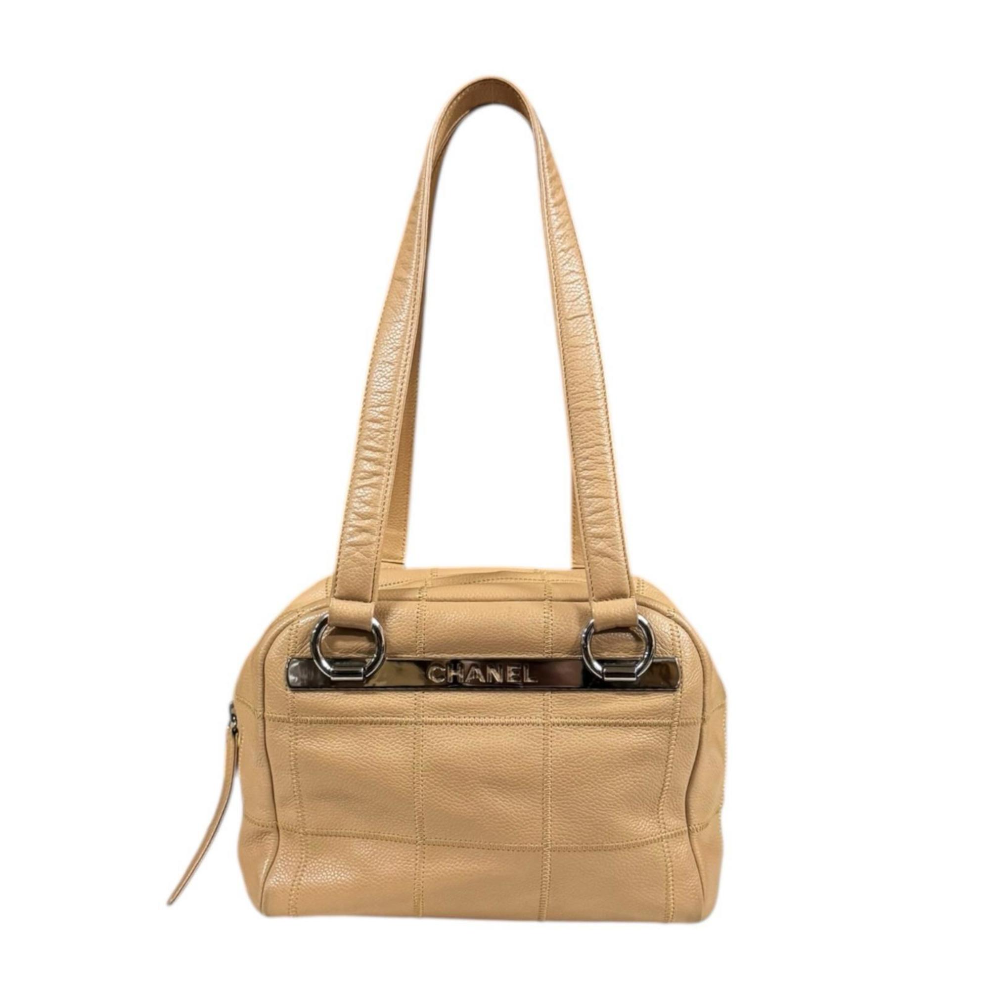 Pre-owned Chanel Chocobar Shoulder Bag in Beige Leather for Women