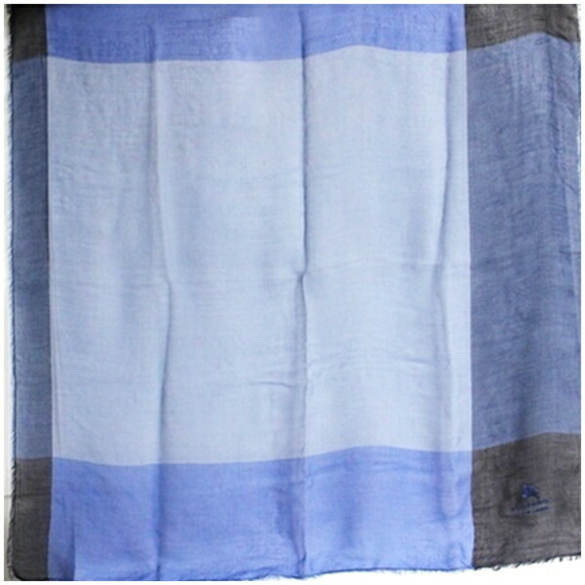 Burberry Blue Label large scarf/scarf in light blue, navy, and black. Women’s.
